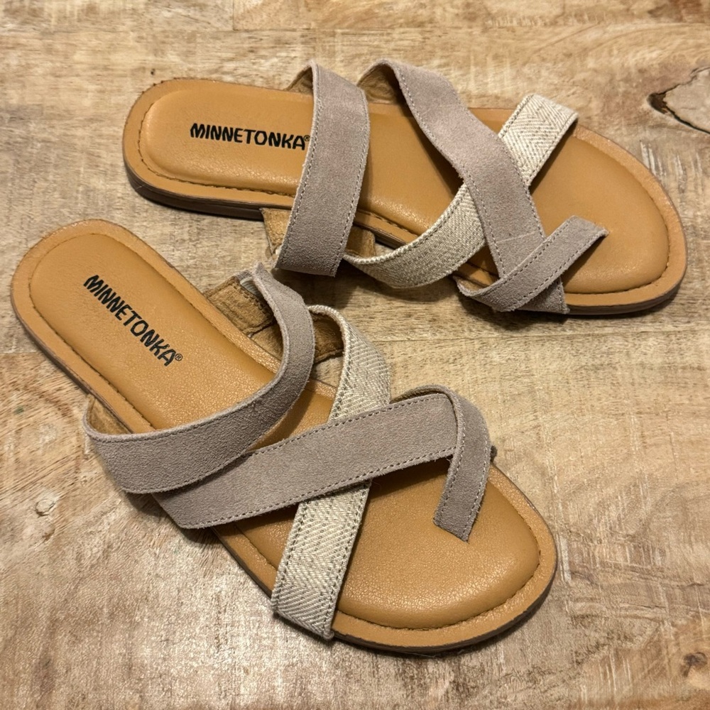 NEW Minnetonka Faribee Sandals
